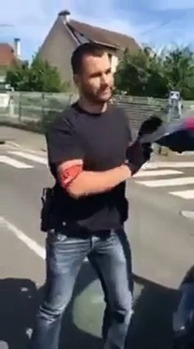 Des policiers de la BAC pris a parti après avoir percuté un jeune en scooter T-Max