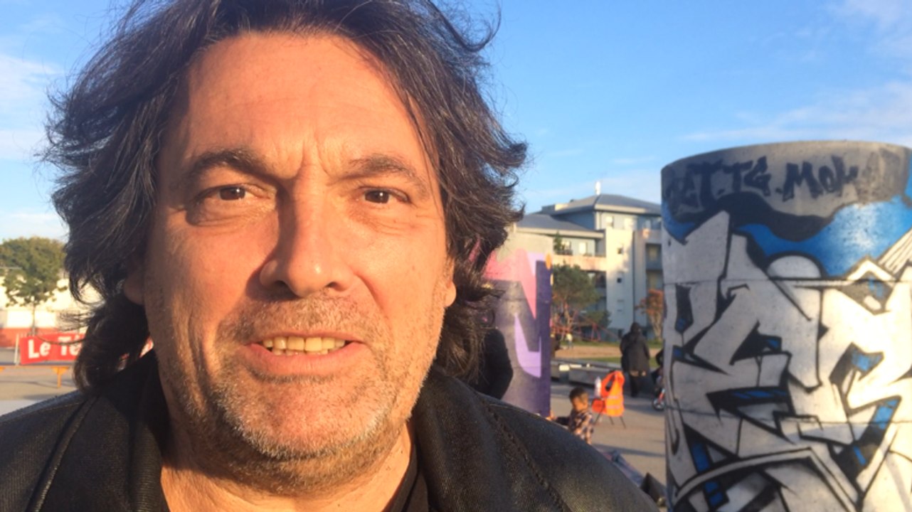 Des buses, supports de graff à Penhars