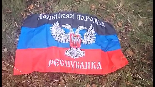 В «День флага ДНР» в Донецка сожгли флаг «ДНР»