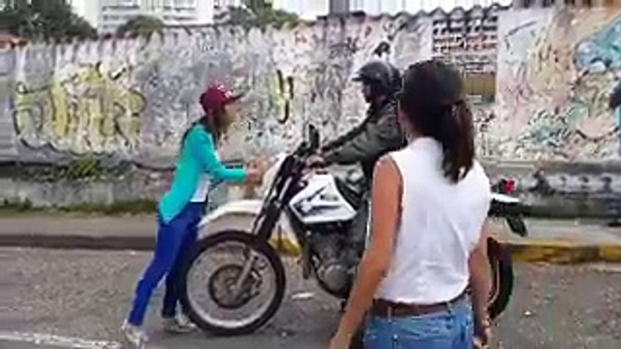 Mujeres tachirenses impidieron a la GNB reprimir protesta