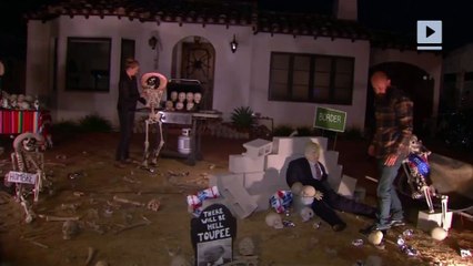 California home builds Trump 'wall' for Halloween