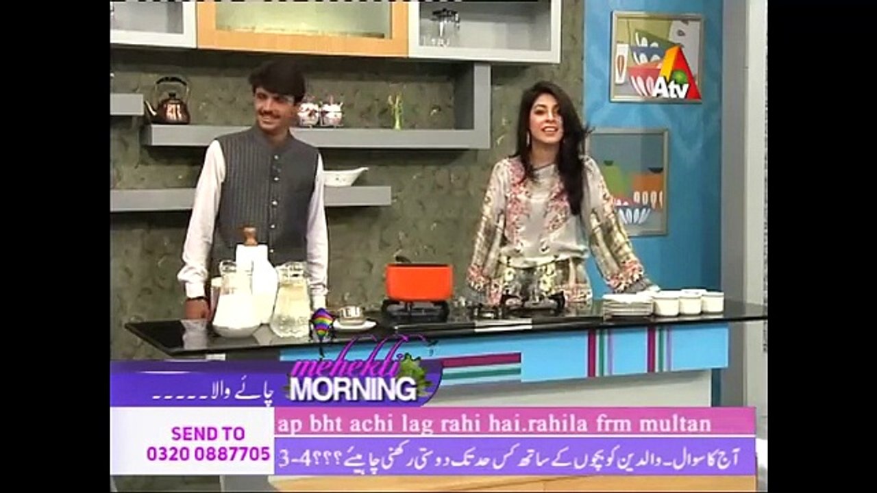 Famous Pakistani Chai Wala Arshad Khan making Chai in Live Show