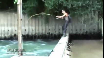 Hebat Bener Nih!! Mancing Ikan Pinggir Kali Dapetnya Gede Banget