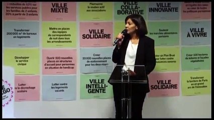 Anne Hidalgo parle aux habitants du 16e