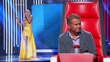 Судьи повернулись на первой ноте.  Девушка нереально красиво спела