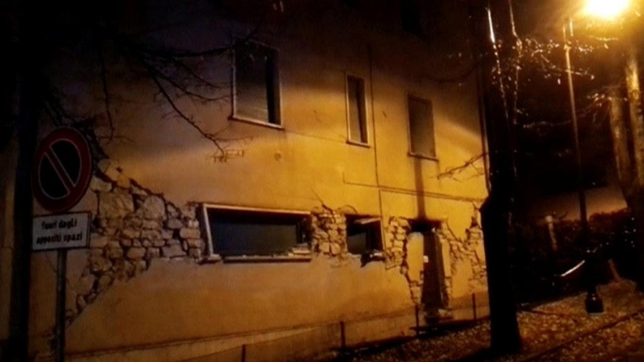 Schwere Erdbeben erschüttern Italien