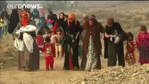 Thousands flee as battle for Mosul rages - world
