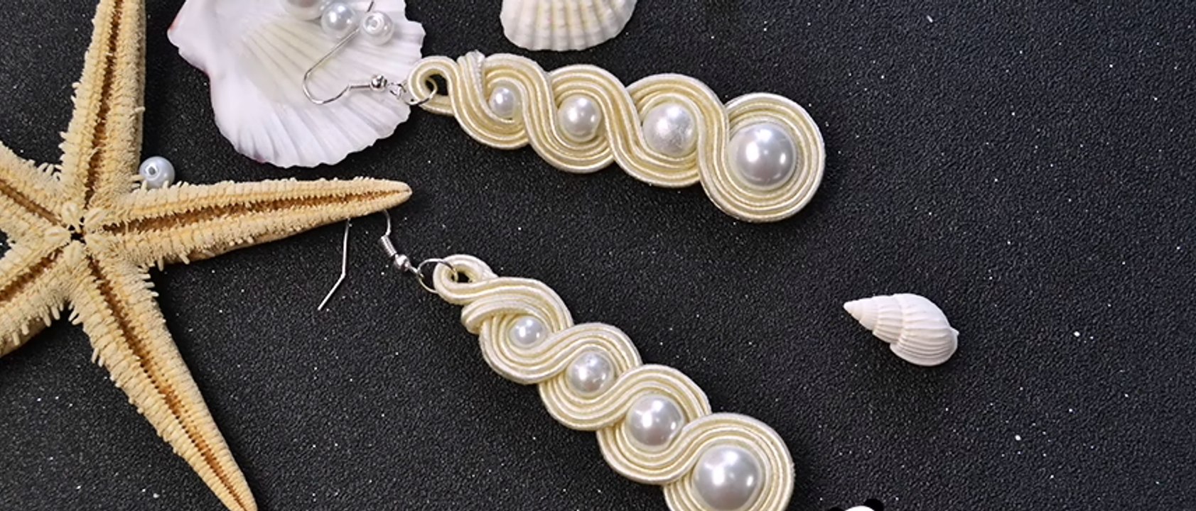 Vidéo 43 Comment faire une paire de boucles d'oreilles avec perles en verre nacré et fil nylon
