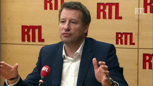 Yannick Jadot, candidat à la primaire EELV, critique la politique écologique du gouvernement de Manuel Valls et François Hollande