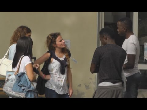 Video Napoli - Migranti, gara di solidarietà tra i cittadini (26.10.16)