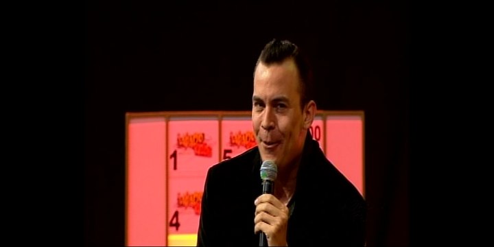 ELVIS TICO CONDUCE & CANTA EN TELETICA