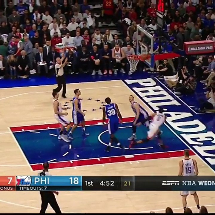 Il reste calme devant la vulgarité de ce supporter