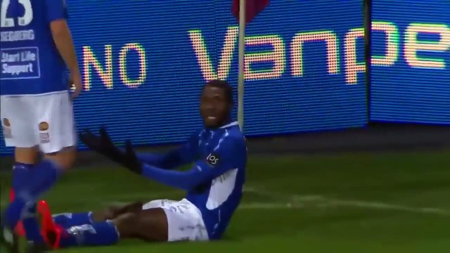 Denny Antwi gets Punched by fan after scoring - ends up getting Yellow Card For nothing