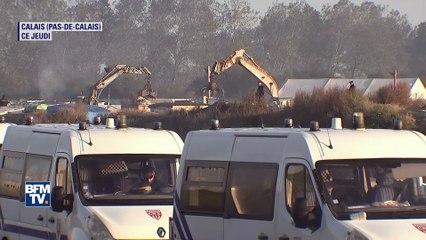 "Jungle" de Calais: les travaux de déblaiement à la pelleteuse ont démarré