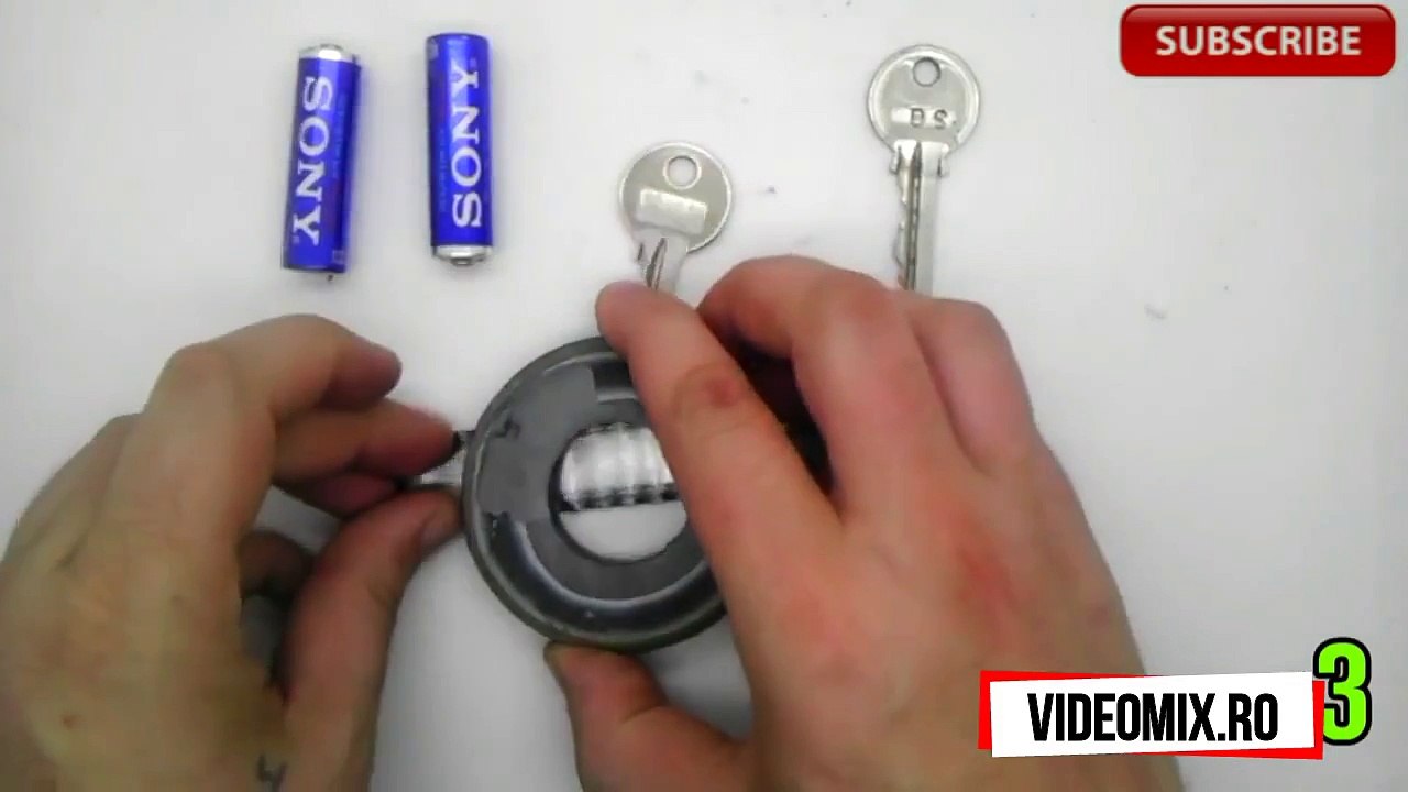 A luat 2 CHEI și o BATERIE. În doar câteva minute a făcut cea mai tare idee pe care am văzut-o!