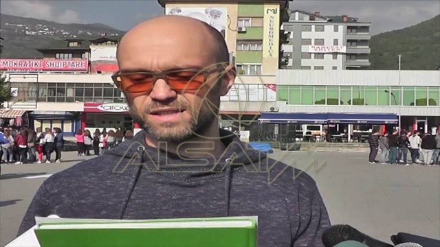 Gjimnazistët maqedonas, mësim në sheshin e Tetovës