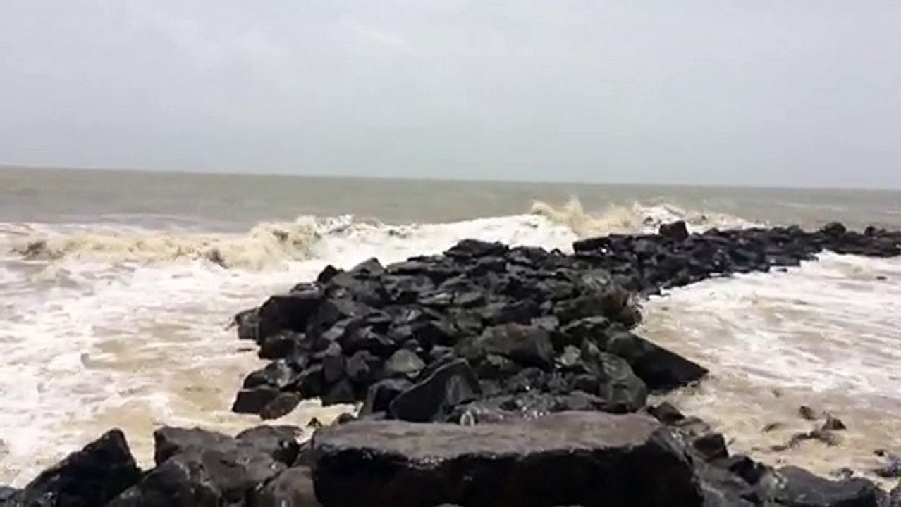 Beautiful slow motion video of Monsoon