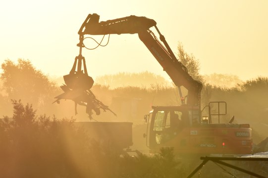 Début des gros travaux de déblaiement à Calais