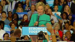 Clinton, in Florida, Makes Pitch to Republicans
