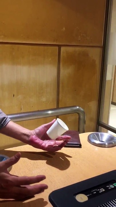 Ce Japonais qui fait léviter une cigarette dans les airs rend fou Internet