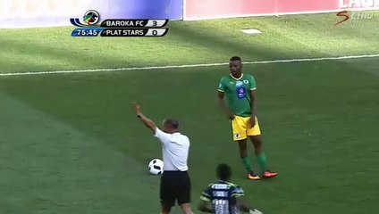 لاعب إفريقي ينال بطاقة صفراء بسبب مراوغة غريبة !