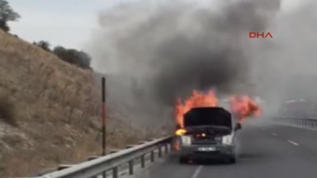 Manisa Hafif Ticari Araç Cayır Cayır Yandı