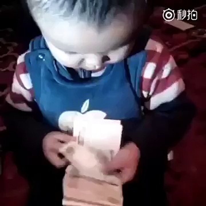 Child Cashier - Amazing counting of currency notes by a baby