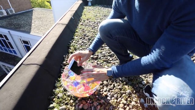 Comment réagit un Iphone 7 lancé depuis le toit d'un immeuble ?