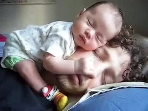 Papa Y Bebe Durmiendo Juntos â˜… bebes divertidos risa bebe bebe humor bebes chistosos