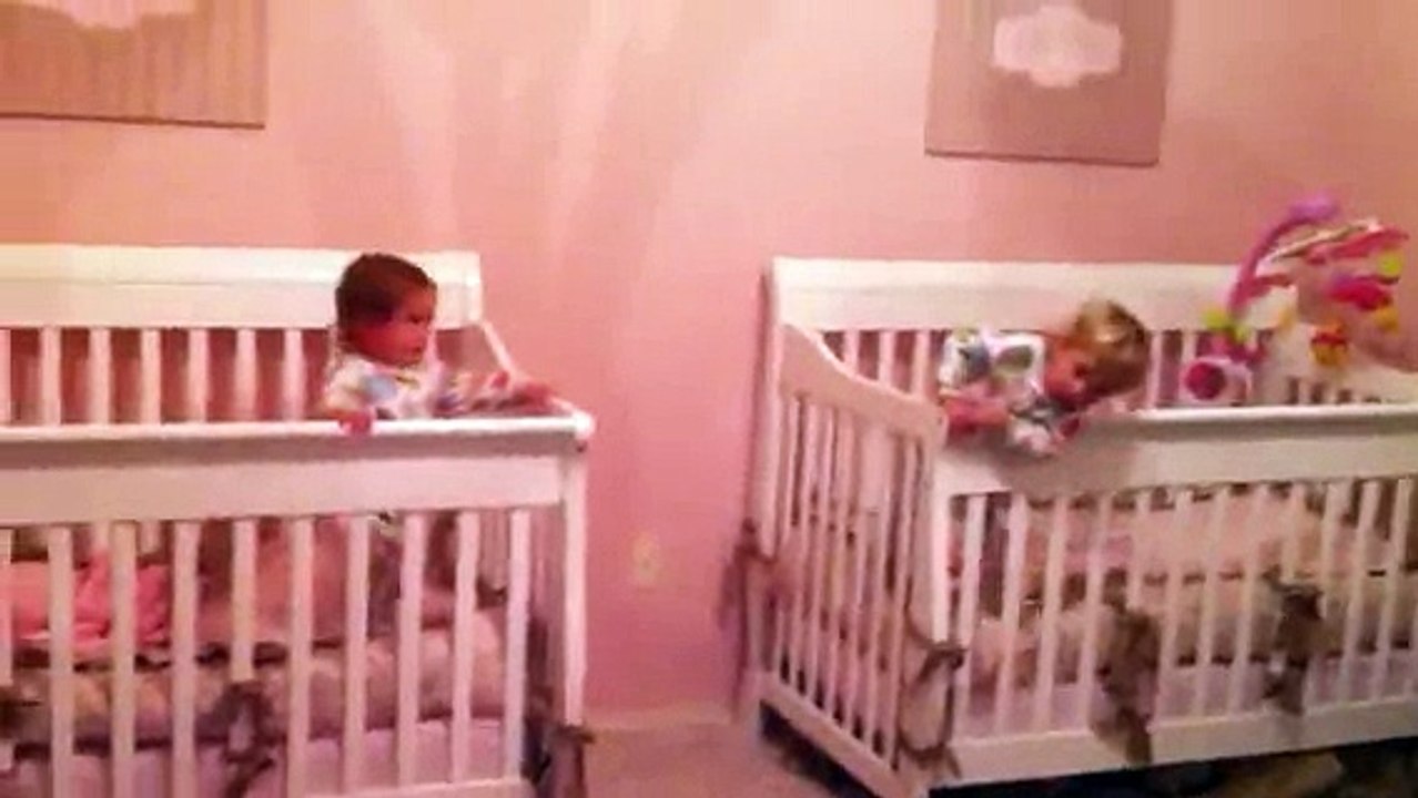2 Bebes Escapistas! INCREIBLE! â˜… bebes divertidos   risa bebe   bebes chistosos   bebe humor