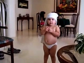 Baby Shakira â˜… bebes divertidos   risa bebe   bebe humor   bebes chistosos   bebe fail