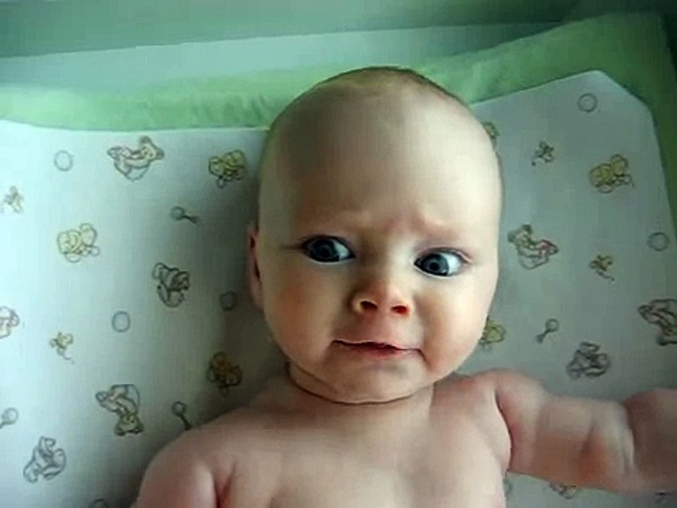 Bebe Alien!! â˜… bebes divertidos   risa bebe   bebe humor   bebes chistosos   bebe fail