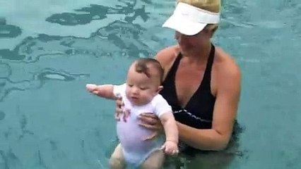 Bebe De 7 Meses Sabe Flotar!! â˜… bebes divertidos   risa bebe   bebe humor   bebes chistosos