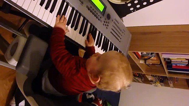 Bebe Descubre El Piano! SUPER TIERNO â˜… bebes divertidos risa bebe bebes chistosos bebe humor