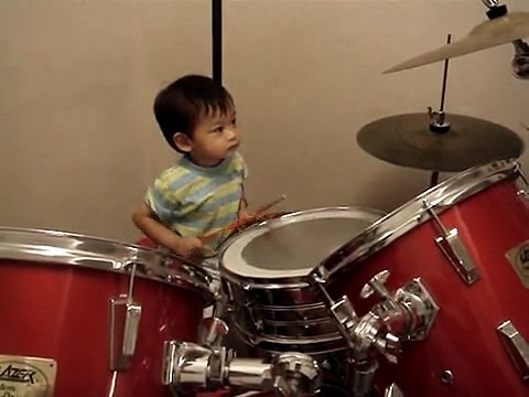 Bebe GENIO Toca La Bateria!! INCREIBLE â˜… bebes divertidos risa bebe bebes chistosos bebe humor
