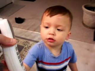 Télécharger la video: Bebe Imita A Mama Y Papa Al Telefono! jaja â˜… bebes divertidos   risa bebe   bebes chistosos