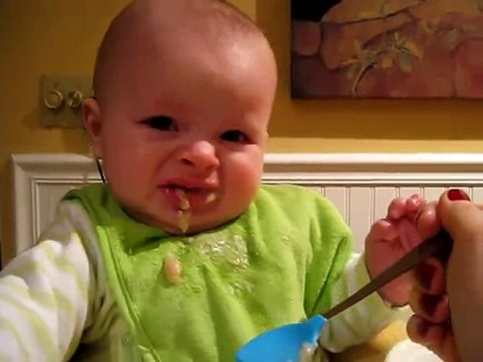 Bebe Odia Su Nueva Comida! â˜… bebes divertidos   risa bebe   bebe humor   bebes chistosos
