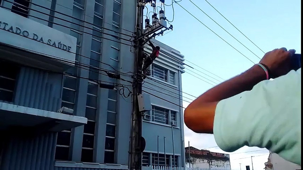 Çok Feci Şekilde Elektrik Çarptı