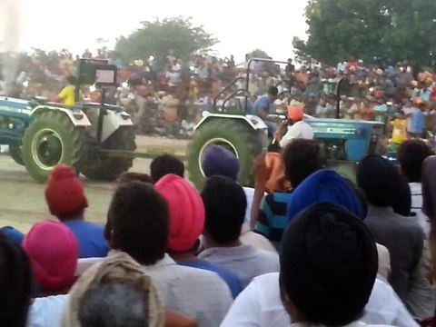 Viral Video Ford V/S Ford Tractor touchan Stunt Video 2016