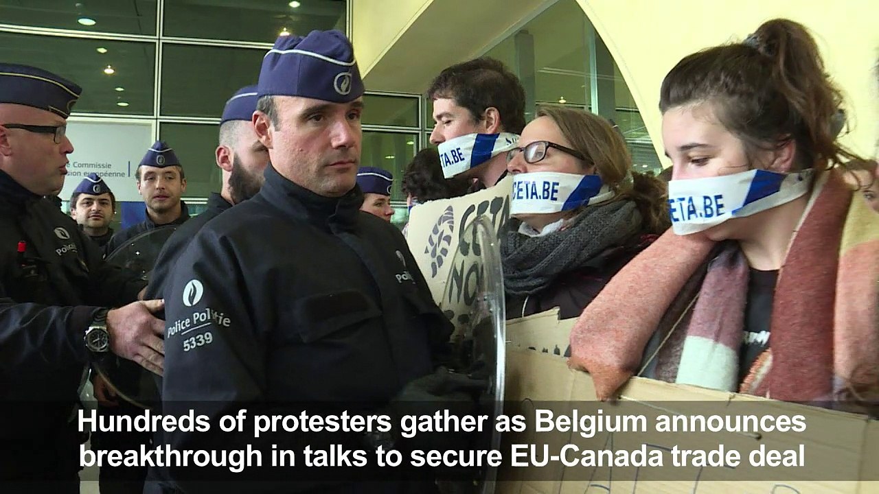Hundreds protest CETA, TTIP outside European Commission