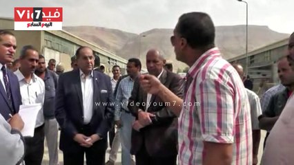 محافظ سوهاج يتفقد منطقة الهناجر ويجتمع بالمستثمرين وأصحاب الورش الحرفية