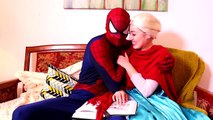 Spiderman With Frozen Elsa & Giant Gummy Candy Chuppa Chups, Pink Spidergirl Superhero in Real Life-65XD