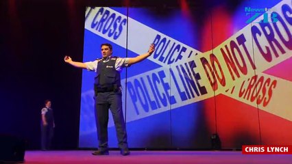 Danse Indienne de policiers dans un show Bollywood en Nouvelle Zélande