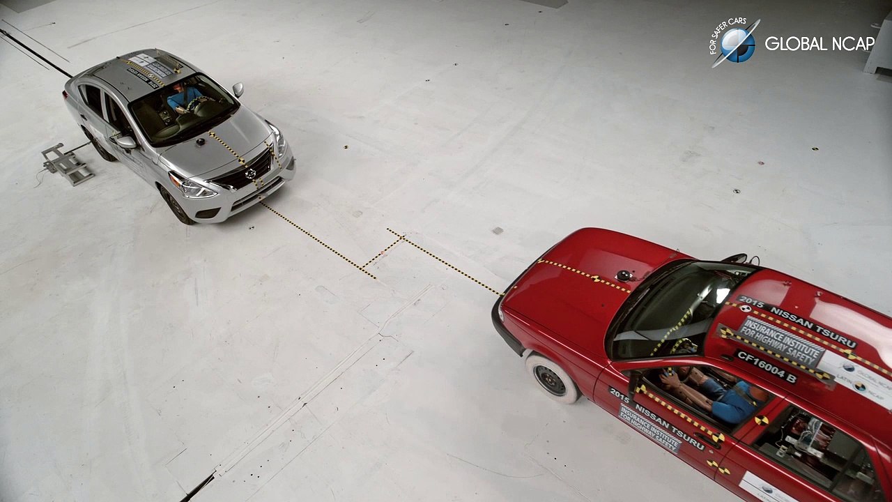 Crash test coche contra coche del Nissan Tsuru