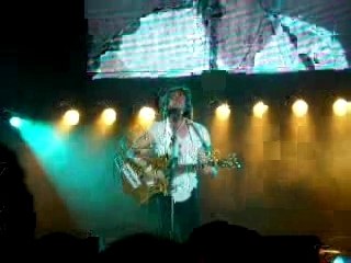 Julien Doré à la guitare