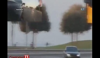 İstanbul trafiğinde tehlikeli şov