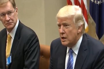 Download Video: Trump ordena retirada de Estados Unidos del TPP