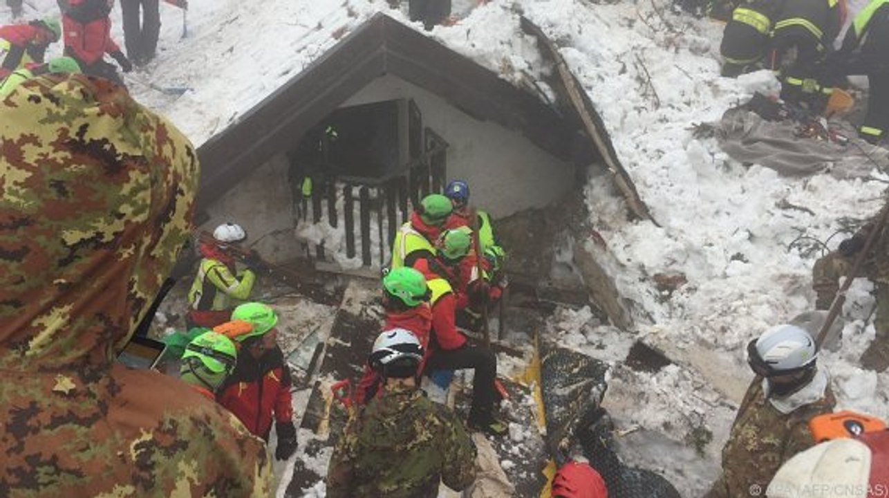Bereits 14 Tote nach Hotel-Verschüttung durch Lawine