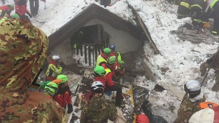 Bereits 14 Tote nach Hotel-Verschüttung durch Lawine