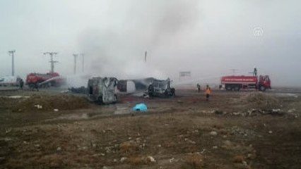 Tır Ile Mazot Yüklü Tanker Çarpıştı (2)